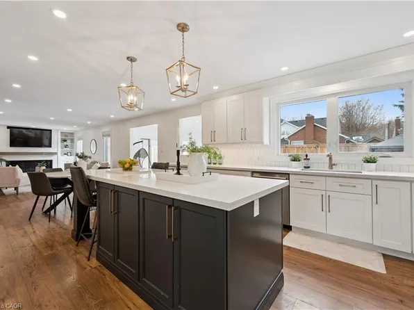 601 Sandringham Dr, Waterloo, ON N2K 3L5