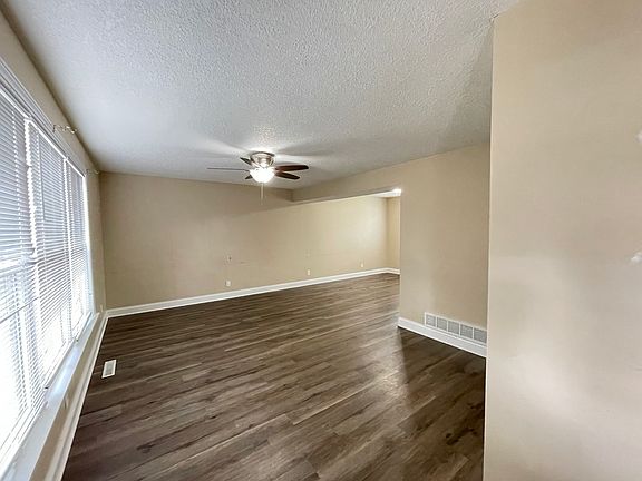 4th image of 210 Karen Dr