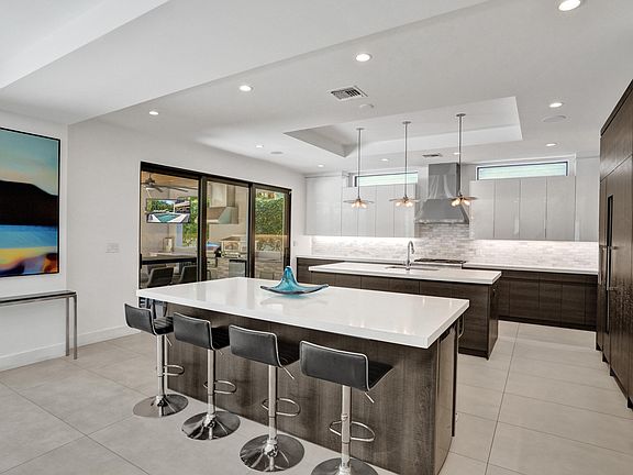 3rd image of 918 SE 8th Street