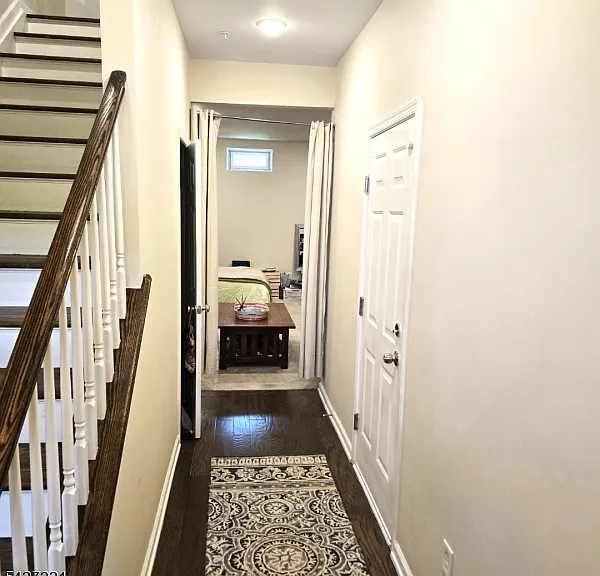76 Albert Ct — Photo 2