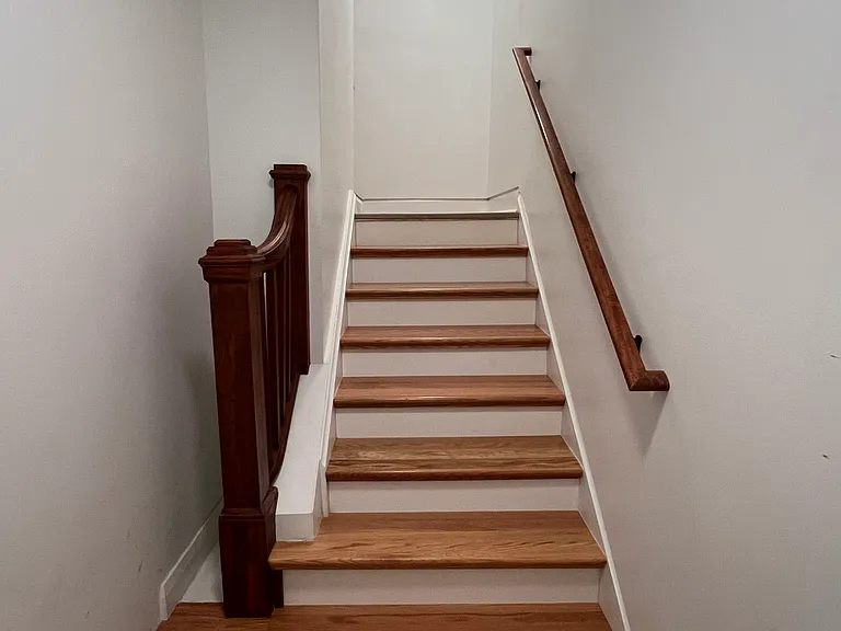 Private Entrance via Stairs