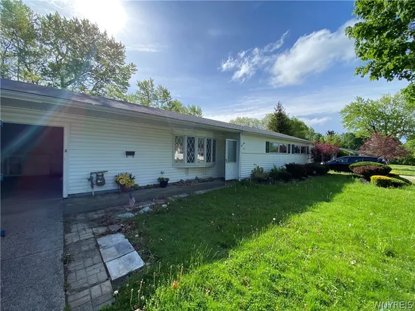 39 Alys Dr E, Depew, NY 14043