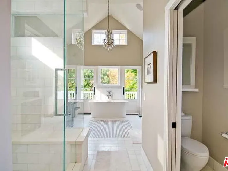 10253 Valley Spring Ln — Photo 9