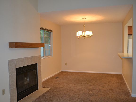 5th image of 1212 Bay Harbour Cir
