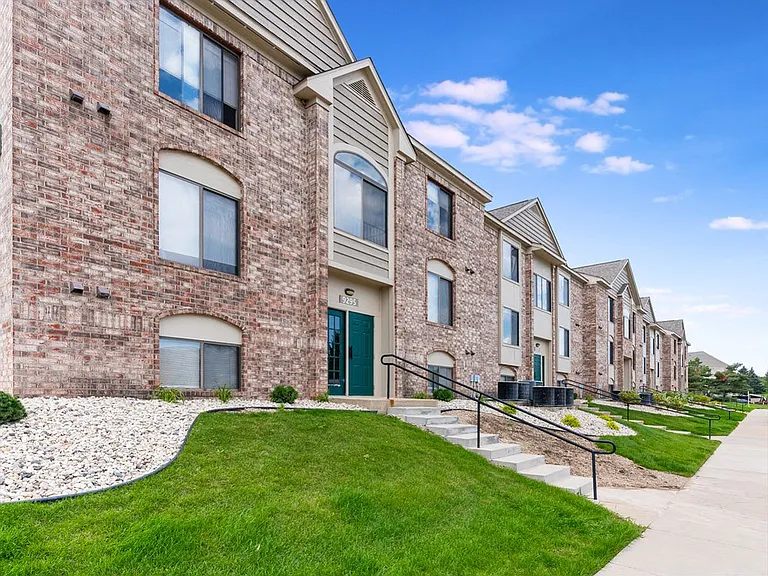Oak Shores Apartments — Photo 39