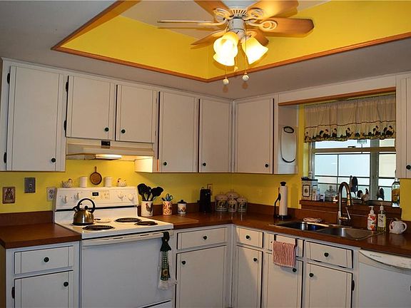 2nd image of 1079 Eagles Nest Ave