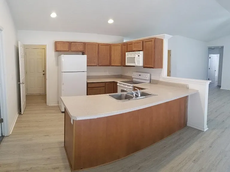 113 Sturgeon Bay Dr — Photo 2