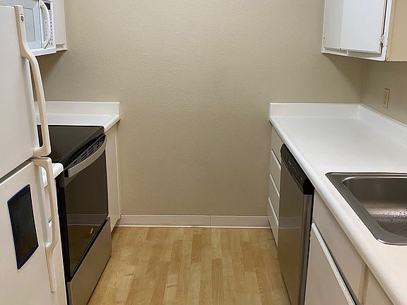 3rd image of 29599 Vanderbilt St #3