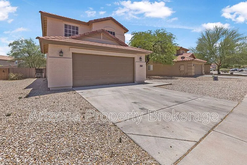4 bed, 3.0 bath, 2337 sqft, $1,850 — Photo 3
