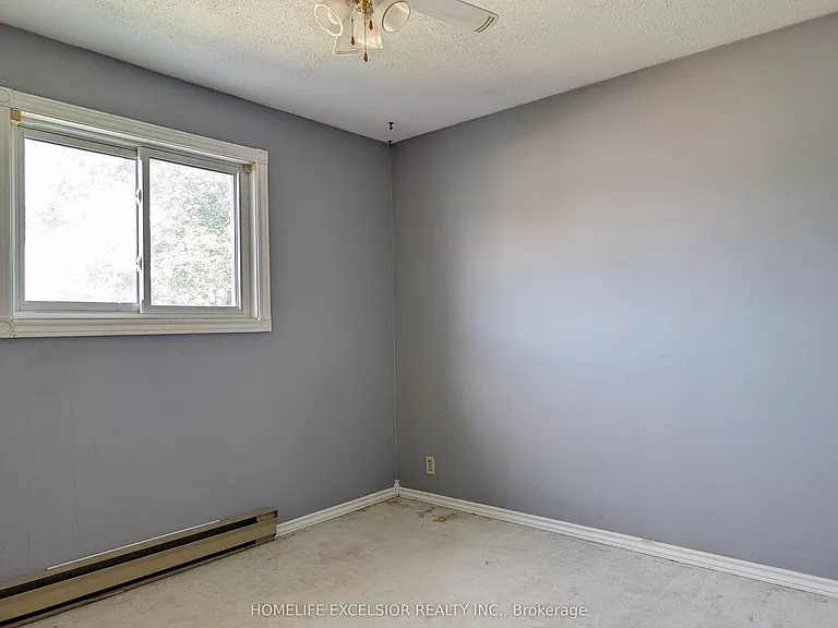 1478 Simcoe St N — Photo 24