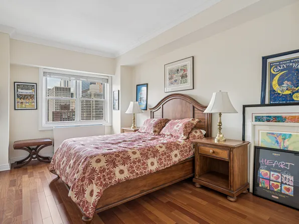 400 East 54th Street image 10 of 14