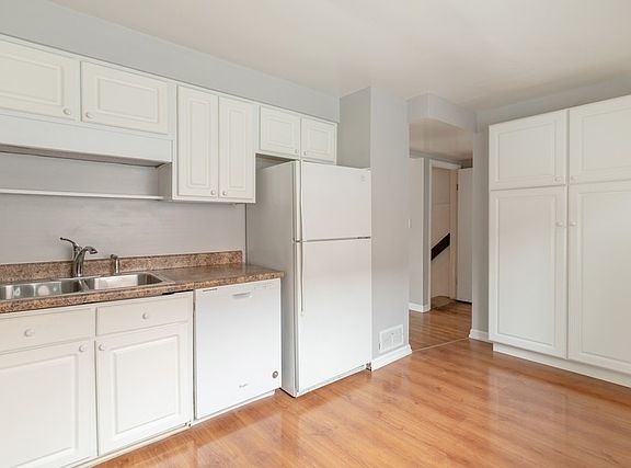 5th image of 636 N Northwest Hwy #3C