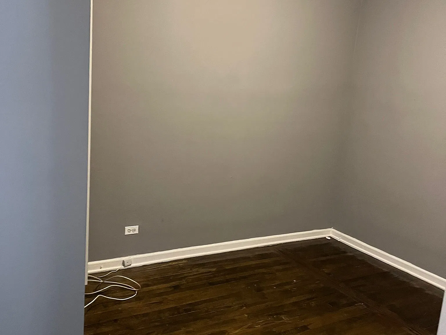 7556 S Champlain Ave — Photo 3