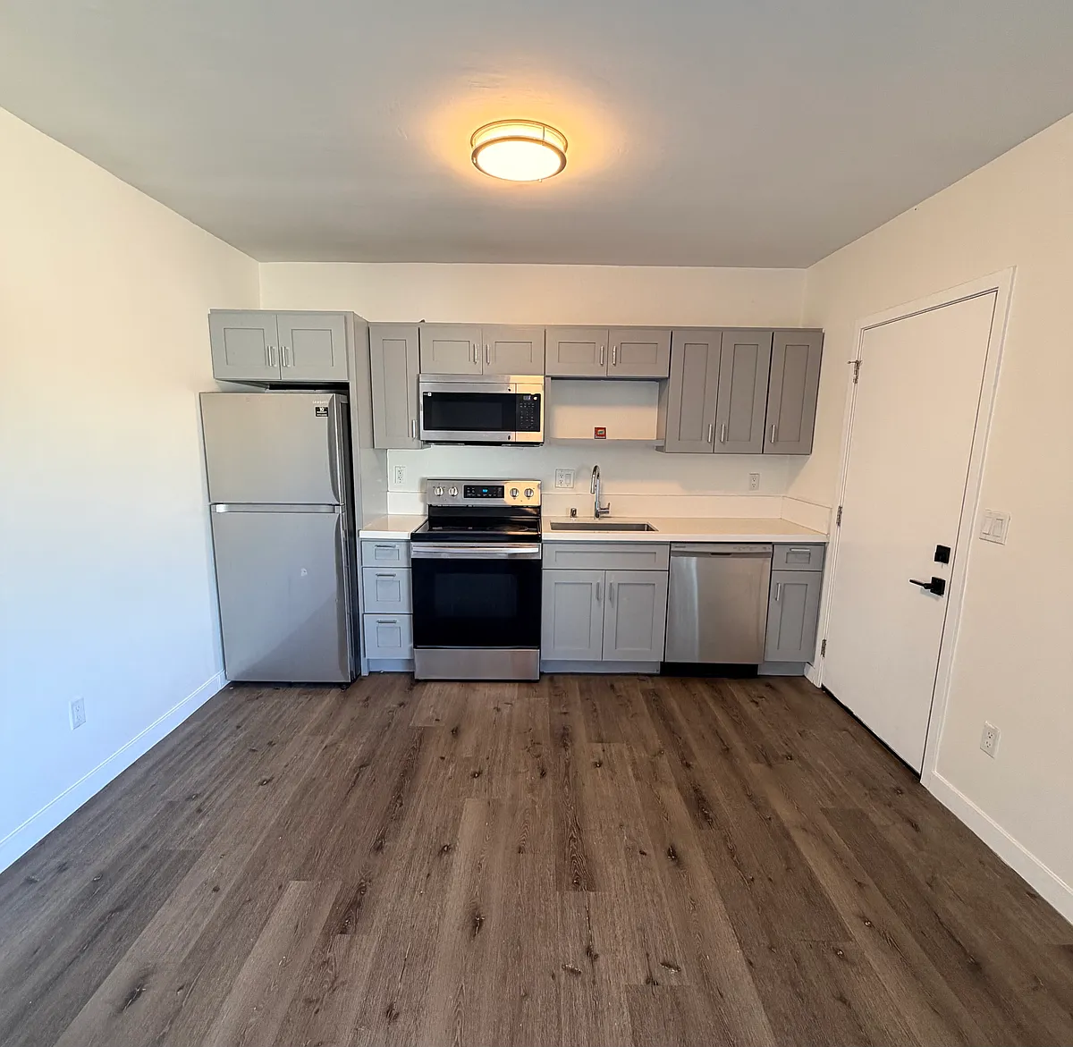 Building Photo - 14924 Roscoe Blvd #5
