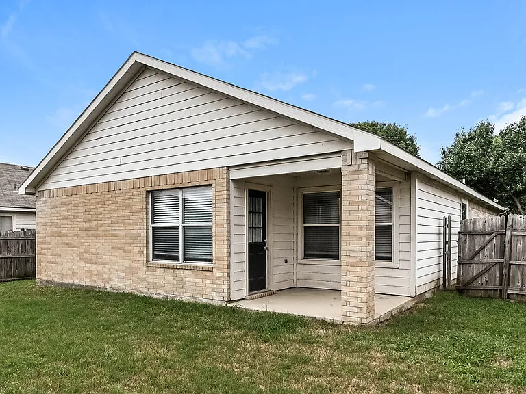 1108 Boxwood Dr — Photo 16