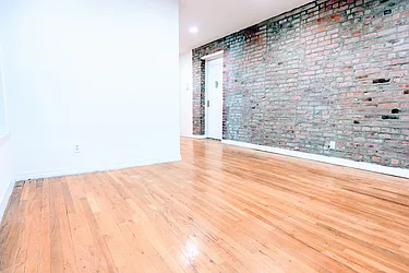 Rented by HOLTON REAL ESTATE INC.