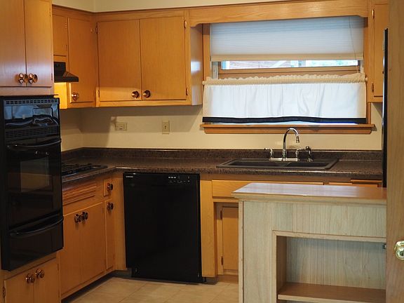 3rd image of 6036 W 127th Pl