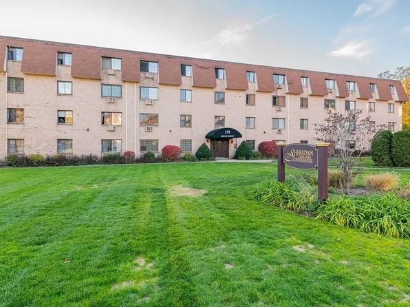 135 Grove St APT 134, Rockland, MA 02370