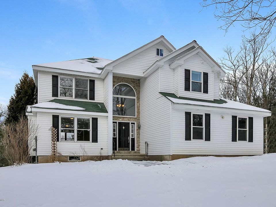 1st image of 10 Mossy Ln