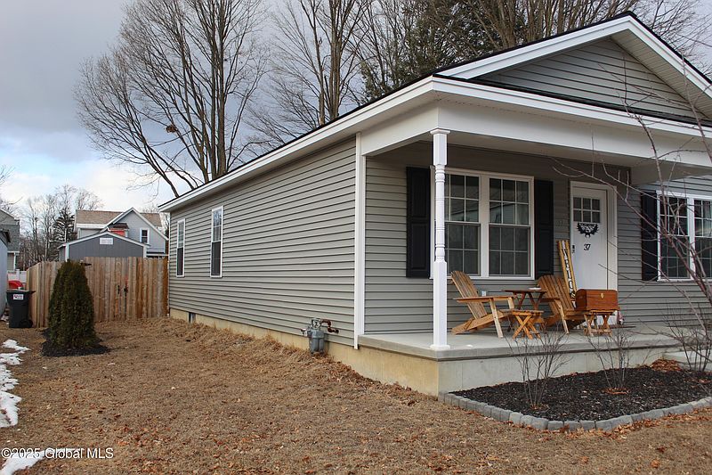 3rd image of 37 William Street