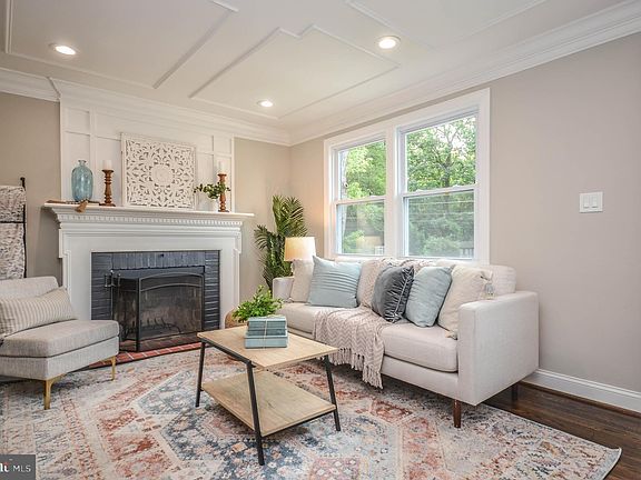 3rd image of 2813 Peregoy Dr