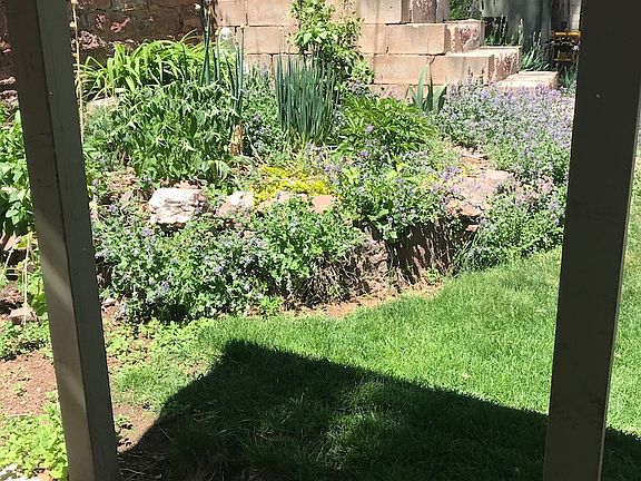 Garden bed