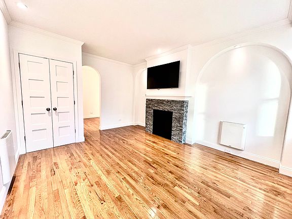 2nd image of 187 Meserole St #3RR