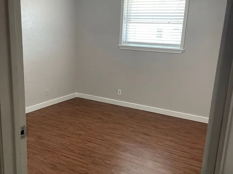 2428 Louise St #2505 — Photo 32