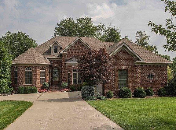3rd image of 332 Prestwick Cir