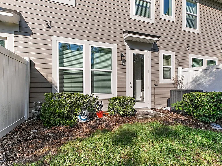 11210 Minnetta Ct — Photo 18