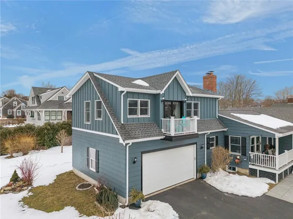 97 Eustis Ave #2, Newport, RI 02840