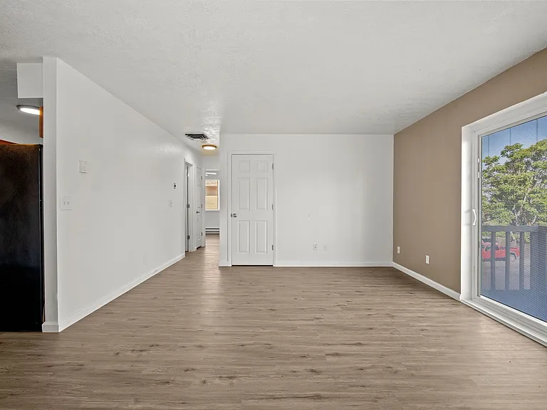 1535 Poplar Dr #21 — Photo 8
