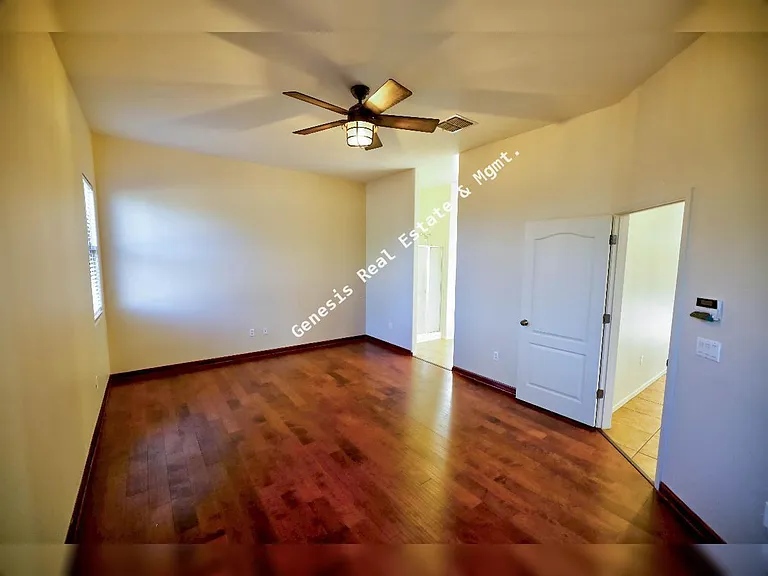 770 W Grantham St — Photo 26