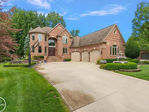 3rd image of 57177 Covington Dr