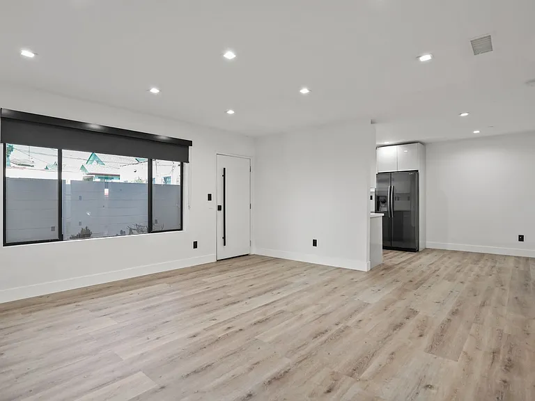955 N Oxford Ave — Photo 19