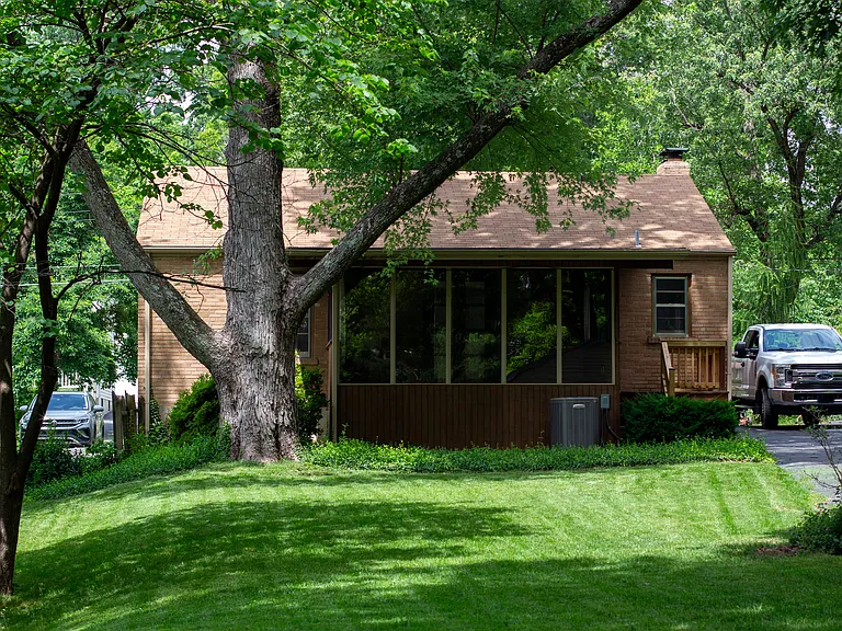 340 Calvert Ave — Photo 17