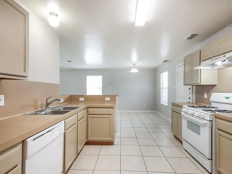 21243 Linden House Ct — Photo 8