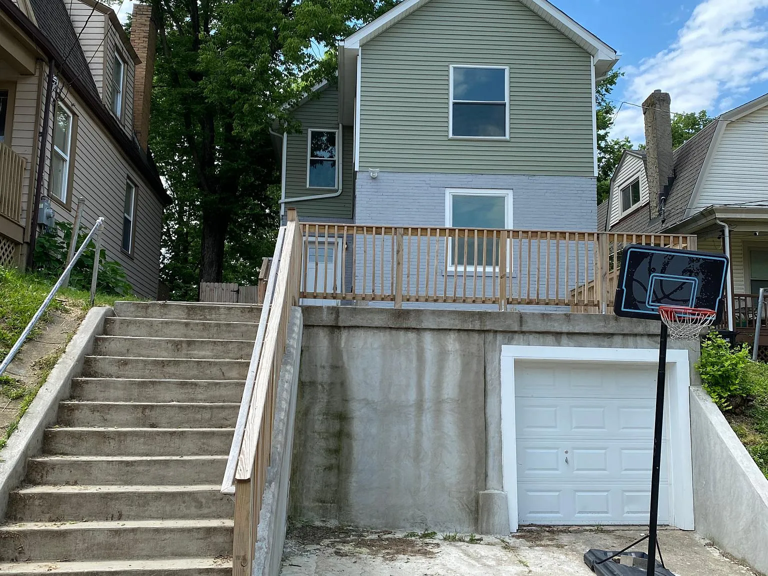 5 bed, 2300 sqft, $3,500 — Photo 2