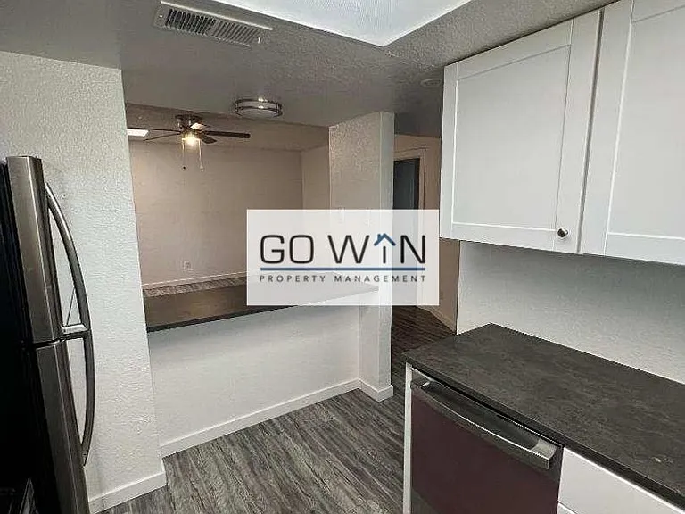 1212 W Mountain View Rd — Photo 10