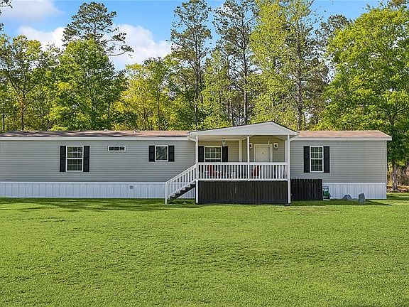 3rd image of 46169 Laurie Dr