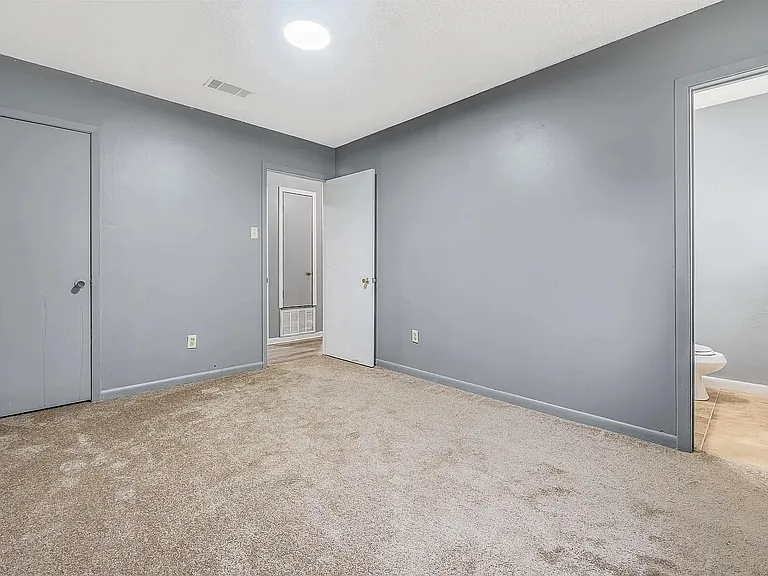 1219 N Parker St — Photo 21