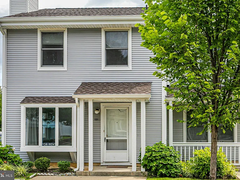 191 Jonathan Dayton Ct — Photo 1