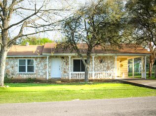 418 Paradise Dr, Canyon Lake, TX 78133
