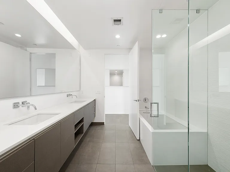 935 N San Vicente Blvd #7 — Photo 9