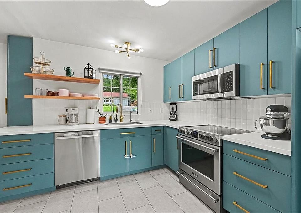 1st image of 4945 N Lister Ave
