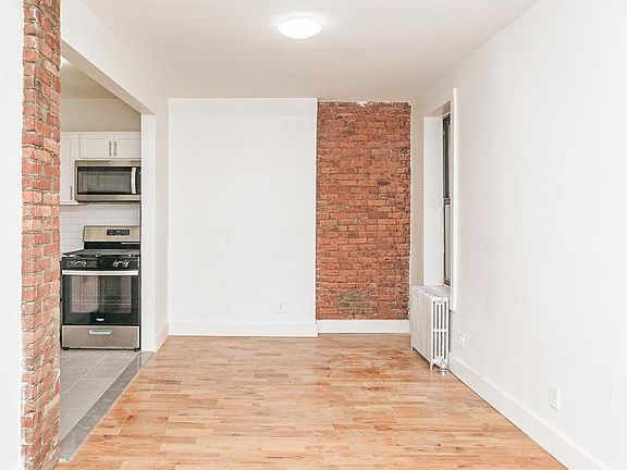 2nd image of 381 Berry St APT 3e