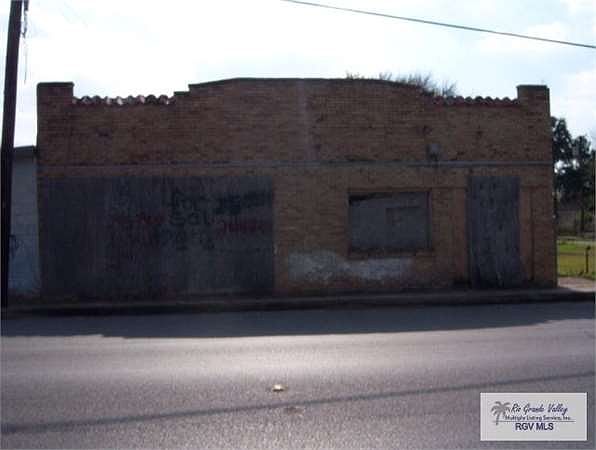 1st image of 585 W Robertson St