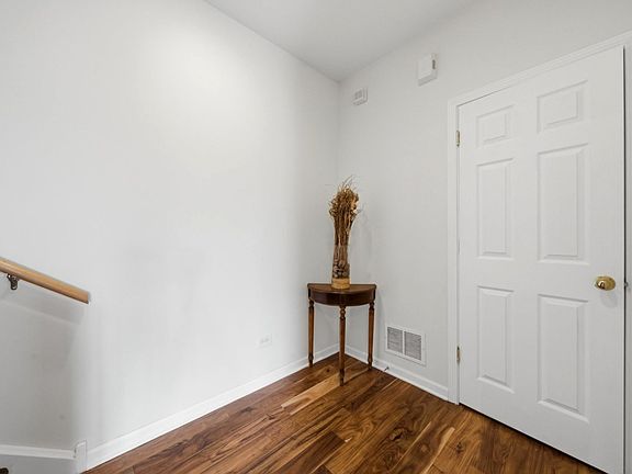 4th image of 1825 W 115th St