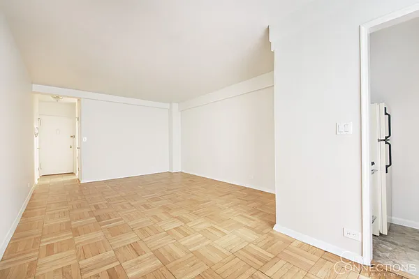 Rented by City Connections Realty | media 8