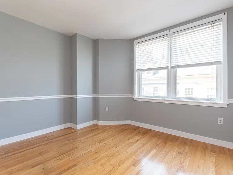 47 Harvard St #201 — Photo 8